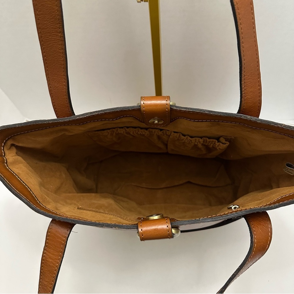 Patricia Nash Women's ESPELETTE BUCKET TOTE Tan Leather Classic! - Picture 3 of 7